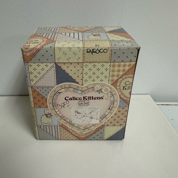 Enesco Calico Kittens Cat Figurine set of 3 “Cat Suit” Brand new - Picture 4 of 5